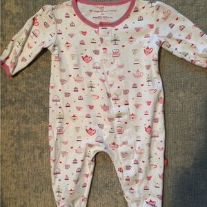 Magnificent Baby Pink and White Patterned Footie Teapots and Cake 6 months